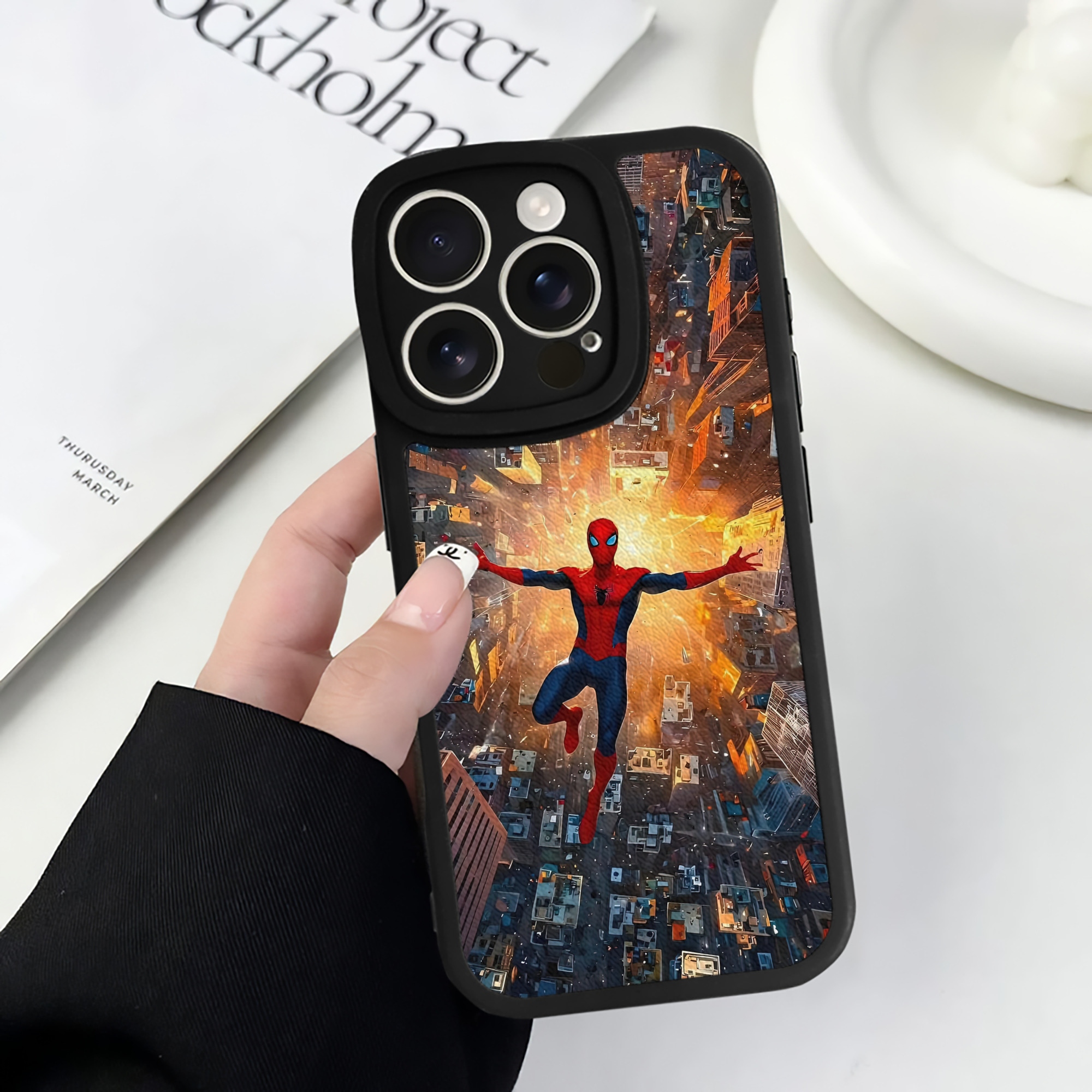 Spider Man スパイダーマン 【iPhone 16シリーズ対応】シリコンスマホケース（レザー調） 材質：シリコン